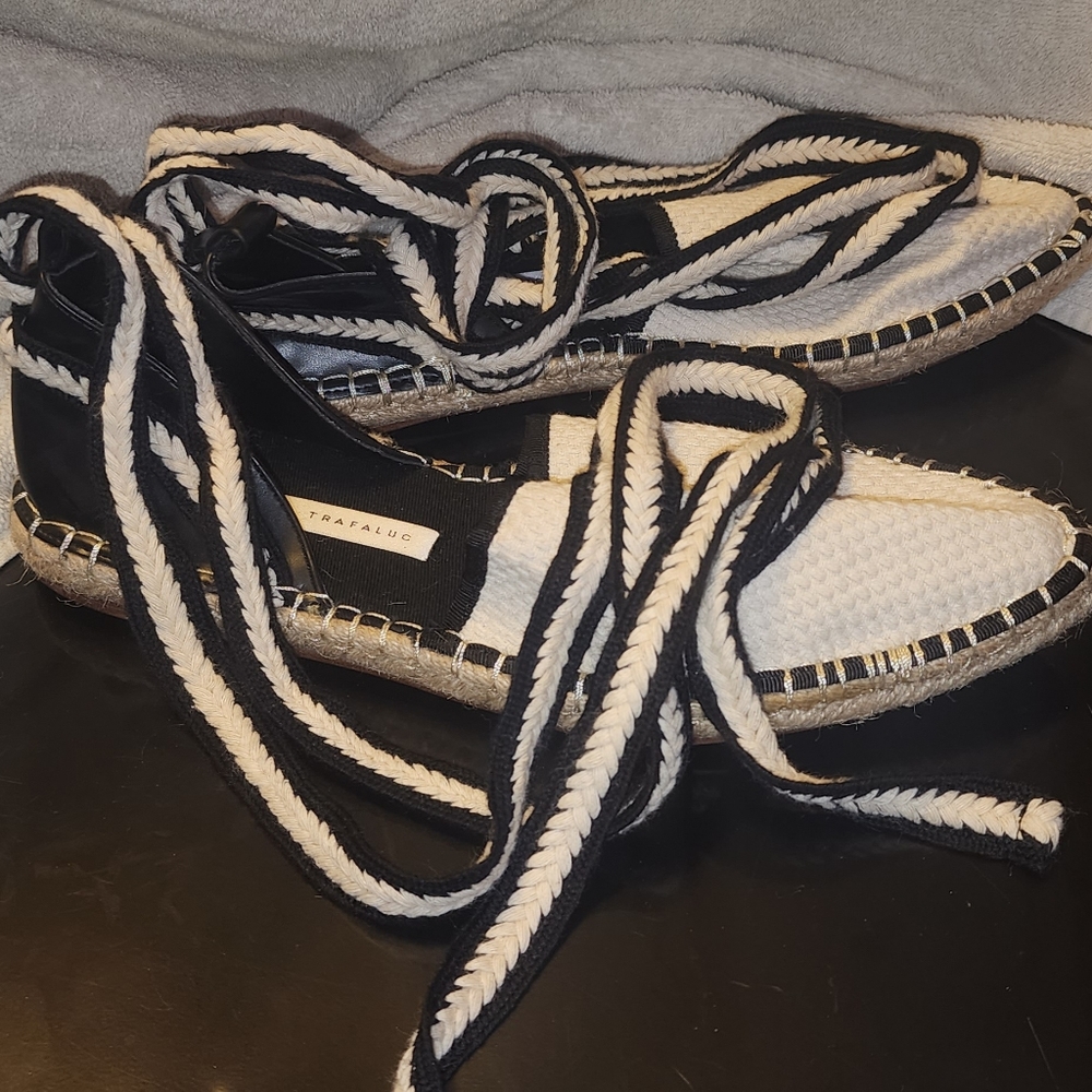 Zara Trafaluc Sandals for women Size 8, 39